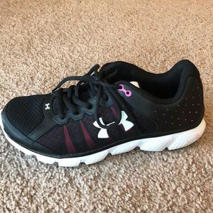 Nearly brand new Under Armour sneakers size 10